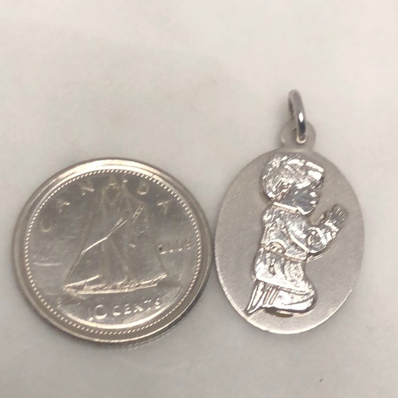 Vintage praying boy pendant bracelet charm - Picture 2 of 4